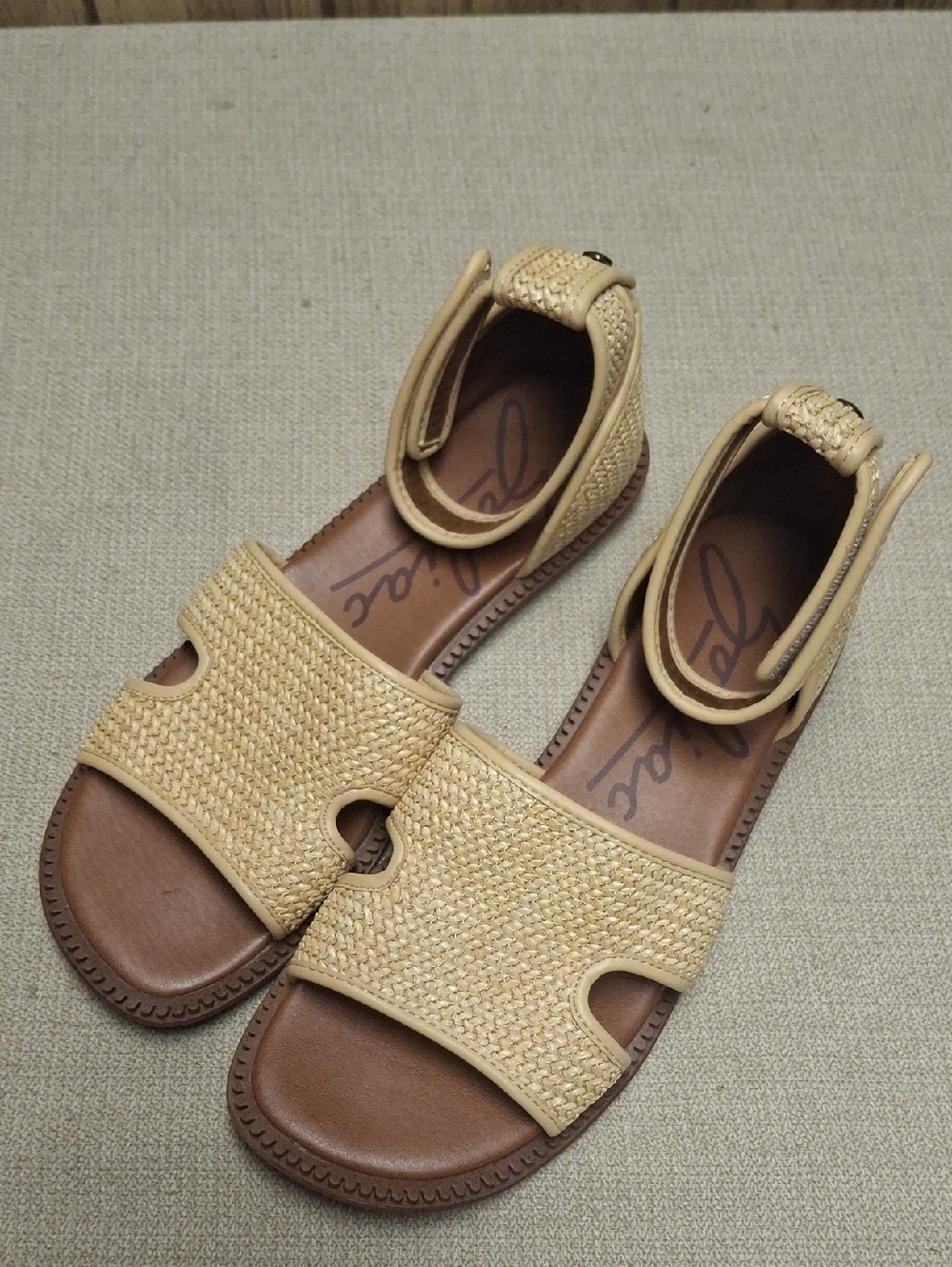 ZODIAC Fran-Raff Ankle Strap Flat Sandals for Women Size 9